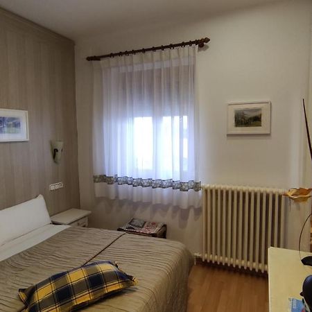 Hostal Escartin Sabiñánigo Exteriér fotografie