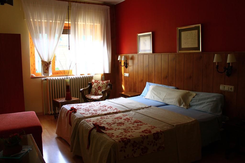Hostal Escartin Sabiñánigo Pokoj fotografie