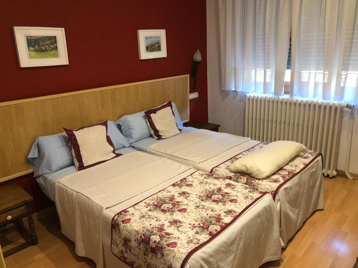 Hostal Escartin Sabiñánigo Exteriér fotografie