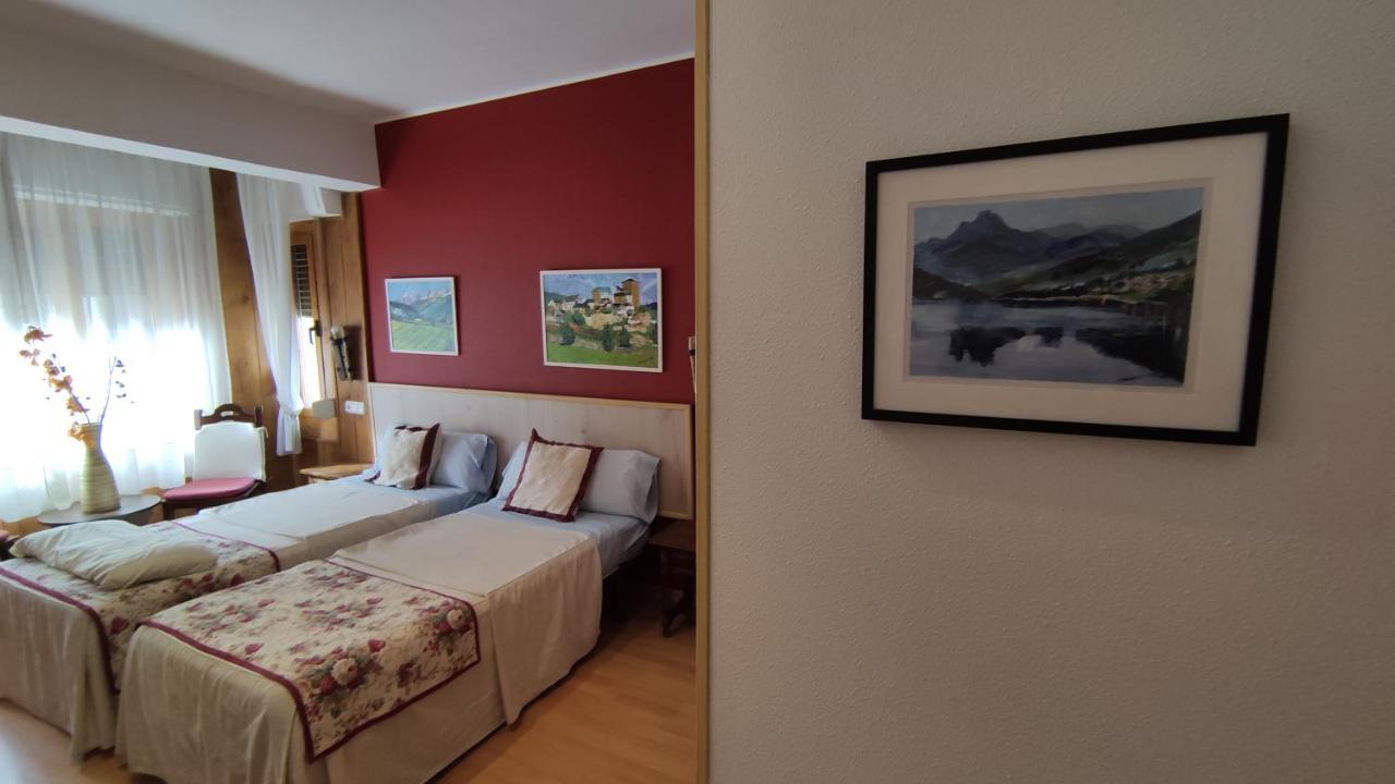Hostal Escartin Sabiñánigo Exteriér fotografie