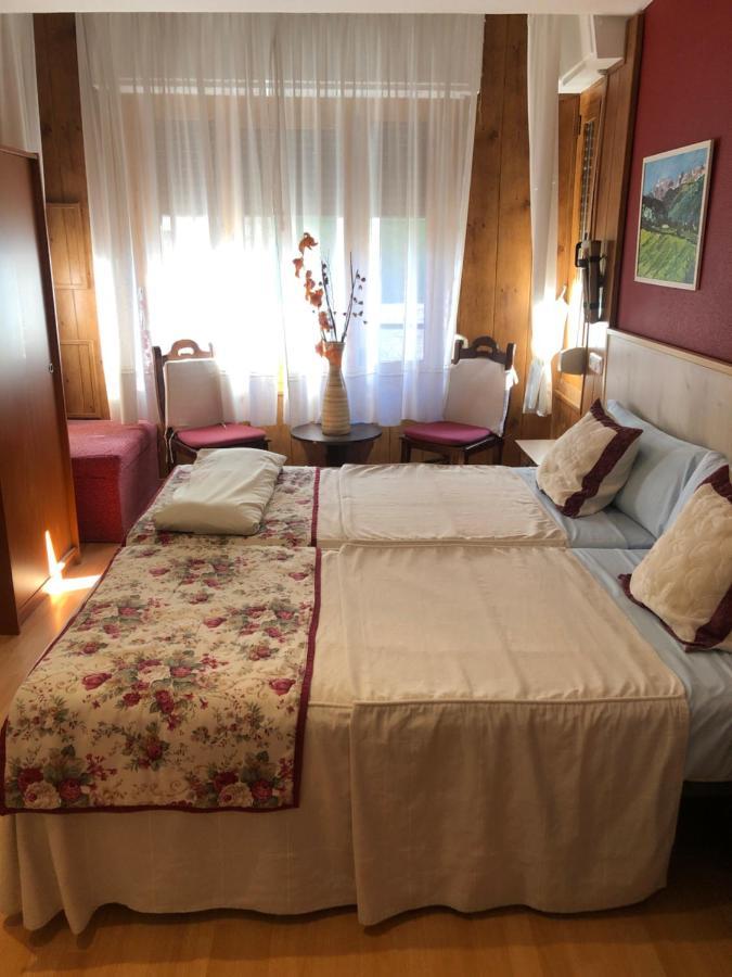 Hostal Escartin Sabiñánigo Exteriér fotografie