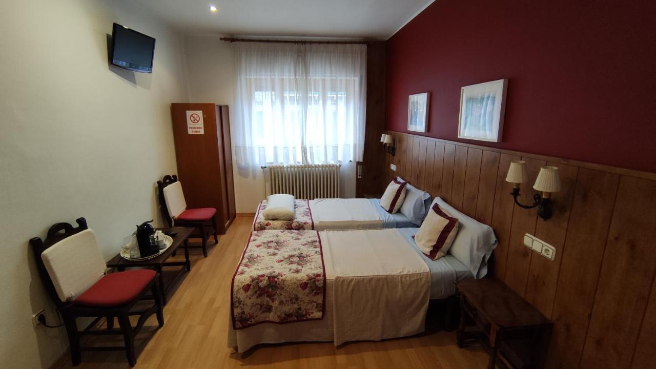 Hostal Escartin Sabiñánigo Exteriér fotografie