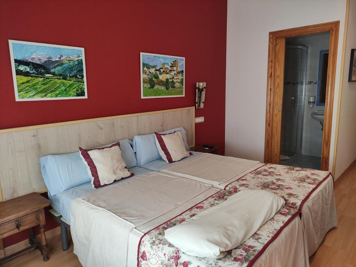 Hostal Escartin Sabiñánigo Exteriér fotografie