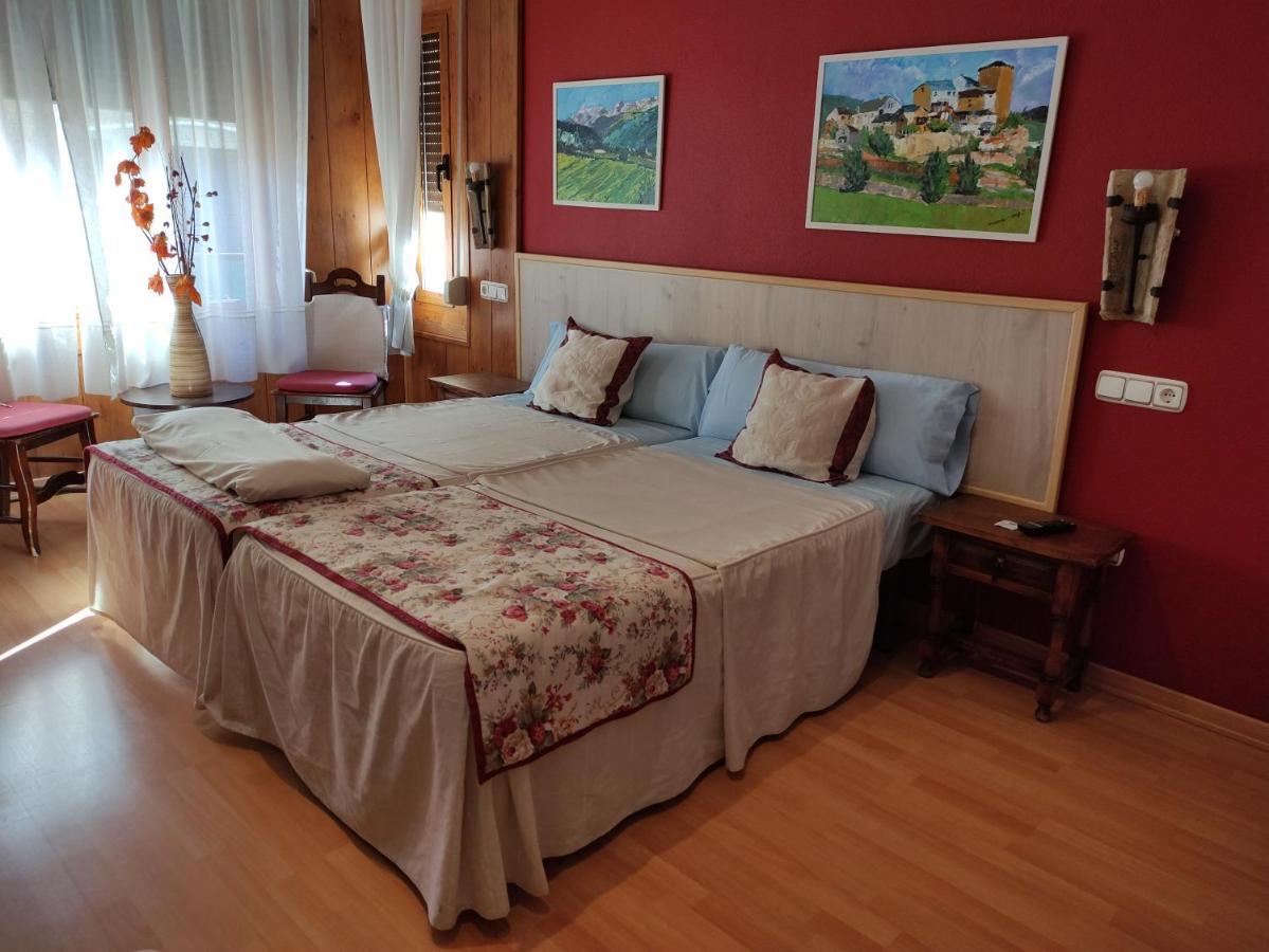 Hostal Escartin Sabiñánigo Exteriér fotografie
