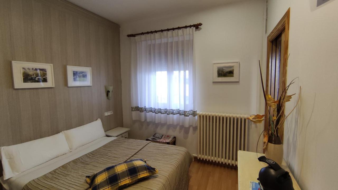 Hostal Escartin Sabiñánigo Exteriér fotografie